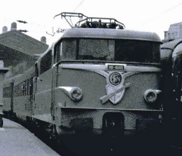 REE Modeles MB-085 - French Electric Locomotive Class BB 9263 of the SNCF grey livery, Spaghetti logo, Paris-SO Era IV/V